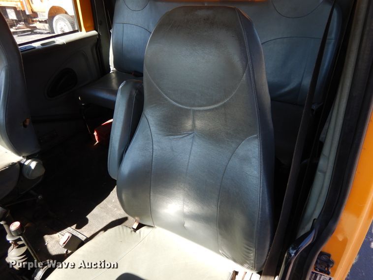 image for item DF5929 2006 International 7400 dump truck