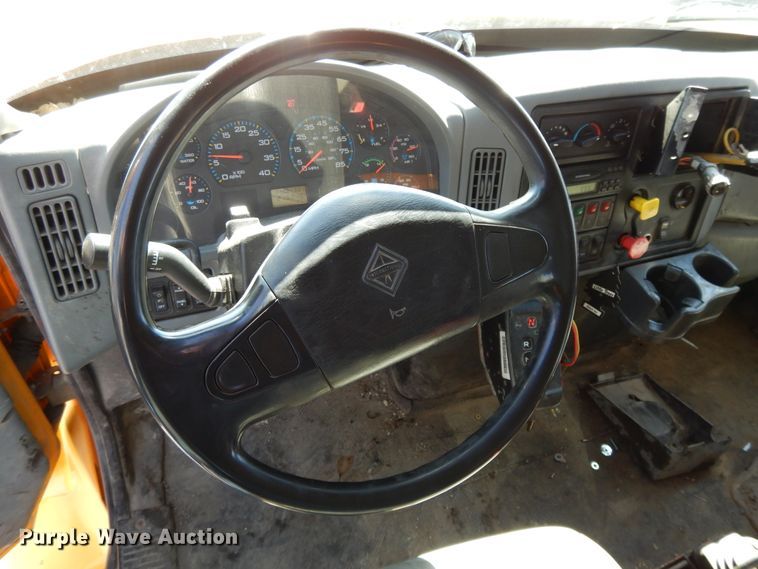 image for item DF5929 2006 International 7400 dump truck