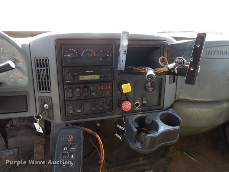 image for item DF5929 2006 International 7400 dump truck