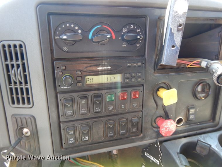 image for item DF5929 2006 International 7400 dump truck