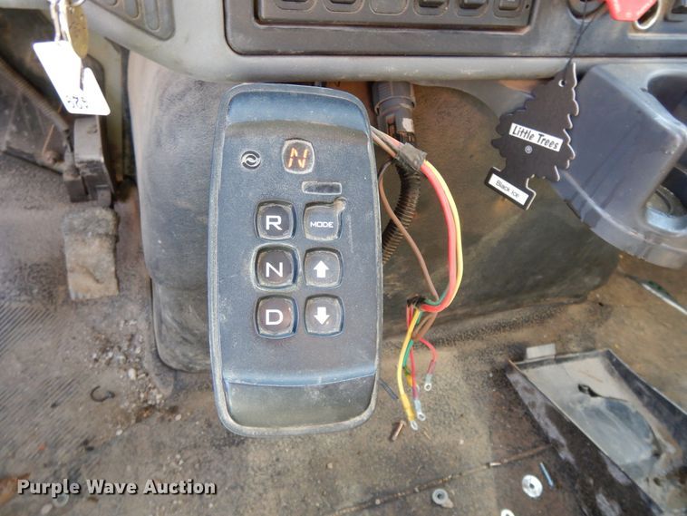 image for item DF5929 2006 International 7400 dump truck