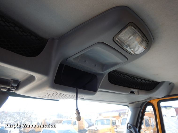 image for item DF5929 2006 International 7400 dump truck