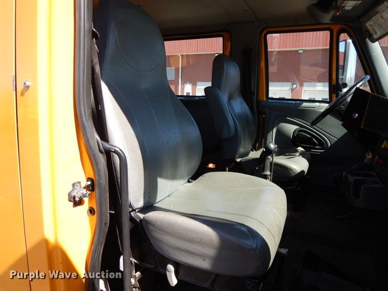 image for item DF5929 2006 International 7400 dump truck