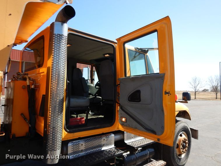 image for item DF5929 2006 International 7400 dump truck