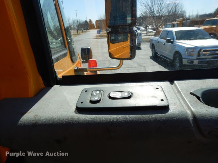 image for item DF5929 2006 International 7400 dump truck