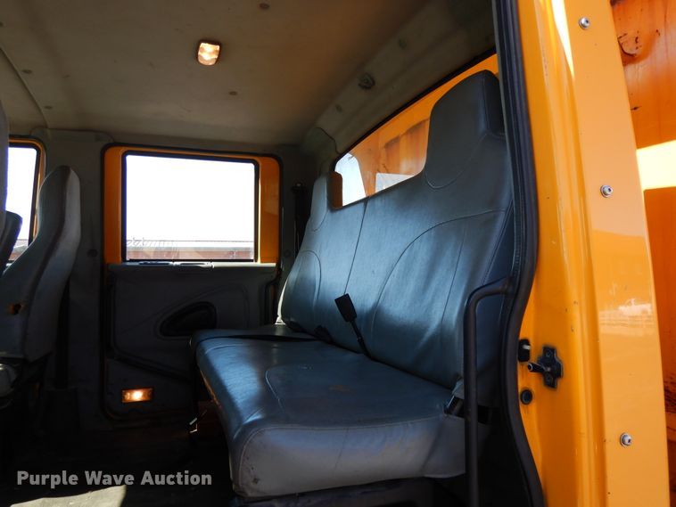 image for item DF5929 2006 International 7400 dump truck