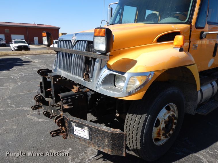 image for item DF5929 2006 International 7400 dump truck