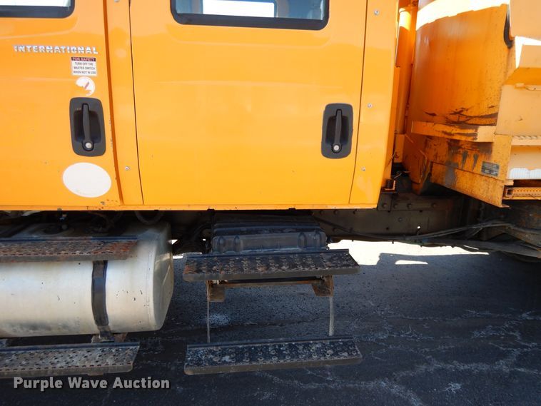 image for item DF5929 2006 International 7400 dump truck