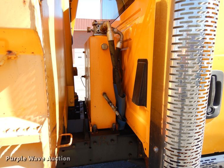 image for item DF5929 2006 International 7400 dump truck