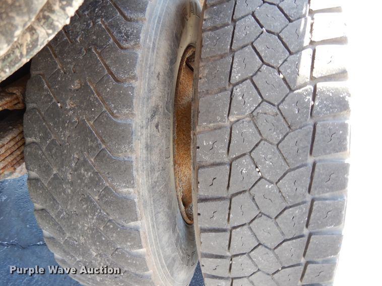 image for item DF5929 2006 International 7400 dump truck