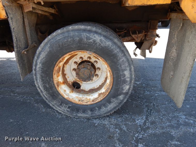 image for item DF5929 2006 International 7400 dump truck