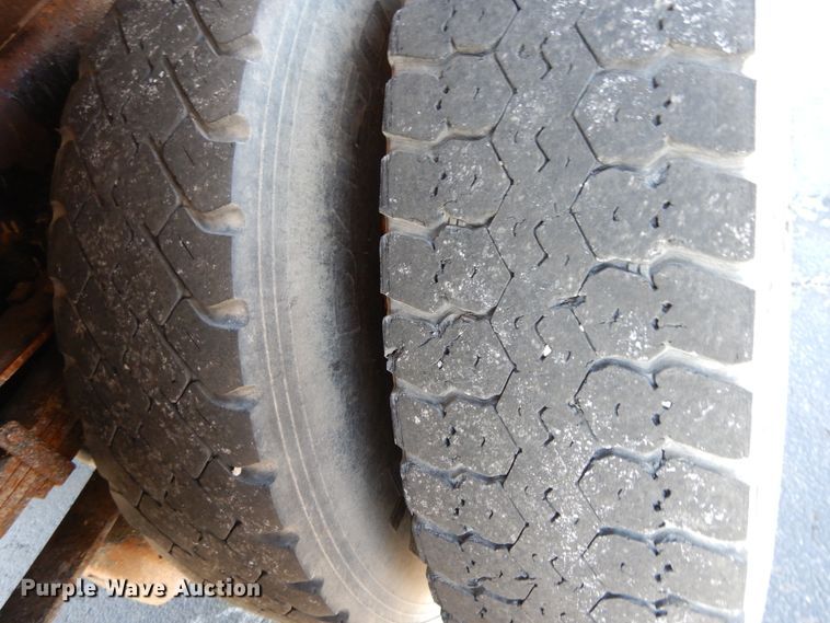 image for item DF5929 2006 International 7400 dump truck