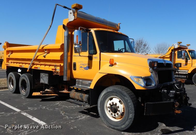 image for item DF5931 2006 International 7400 dump truck