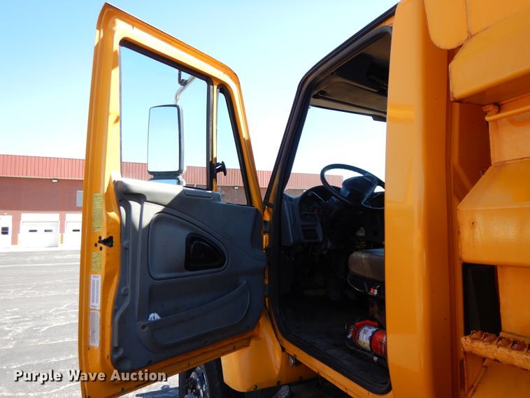 image for item DF5931 2006 International 7400 dump truck