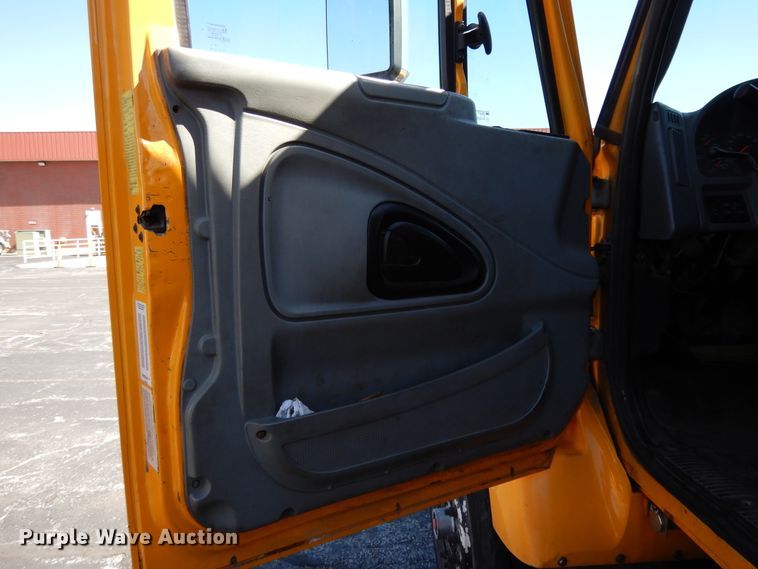 image for item DF5931 2006 International 7400 dump truck