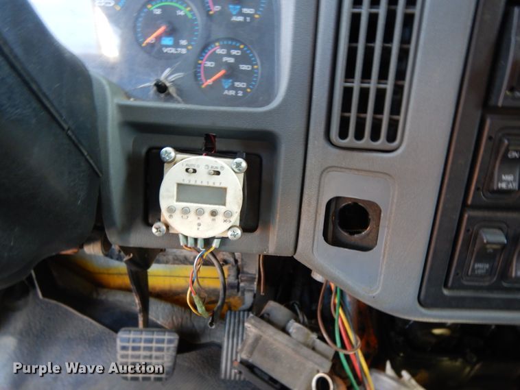 image for item DF5931 2006 International 7400 dump truck