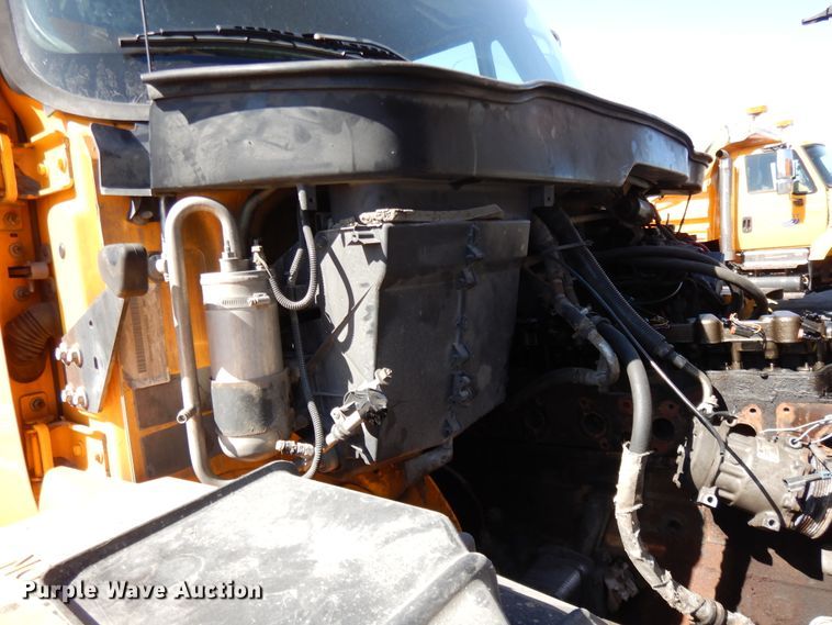 image for item DF5931 2006 International 7400 dump truck