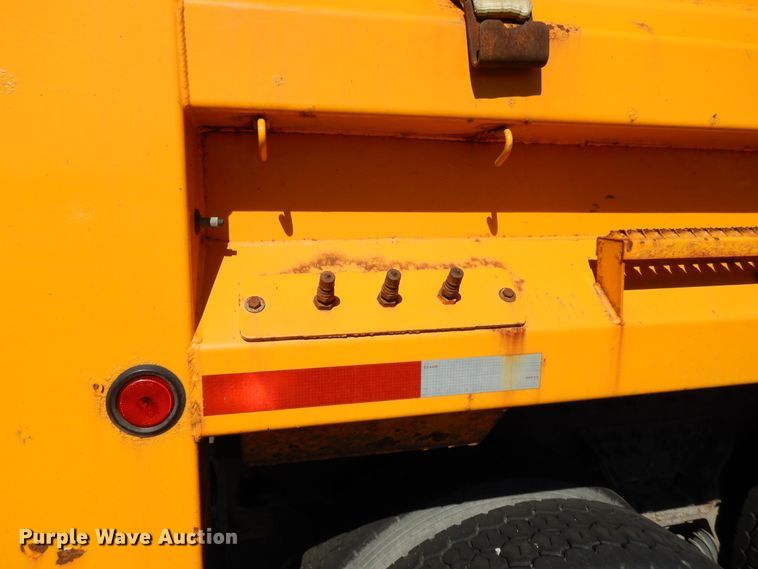 image for item DF5931 2006 International 7400 dump truck