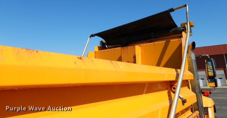image for item DF5931 2006 International 7400 dump truck