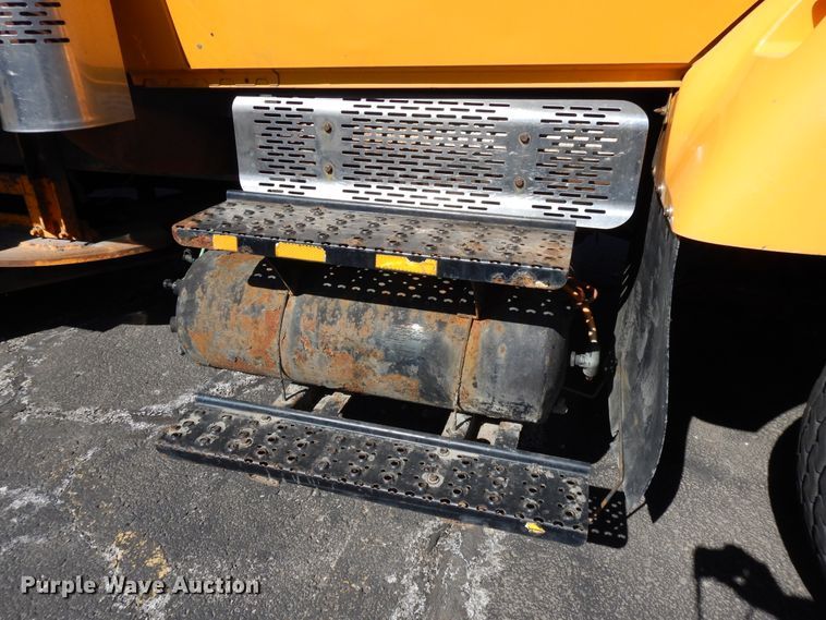 image for item DF5931 2006 International 7400 dump truck