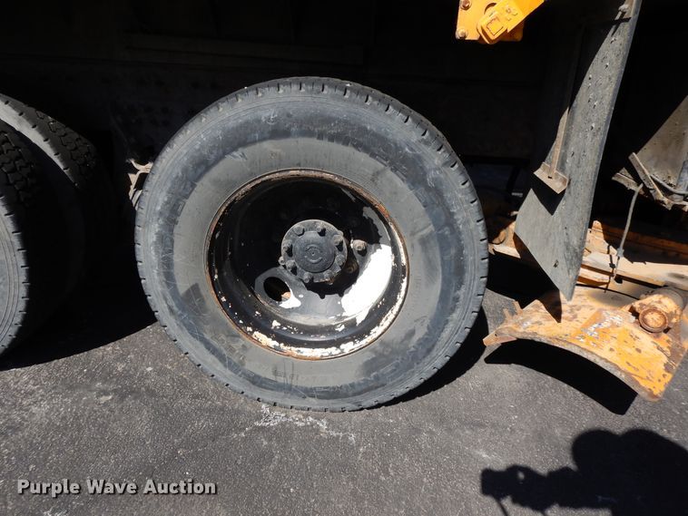 image for item DF5931 2006 International 7400 dump truck