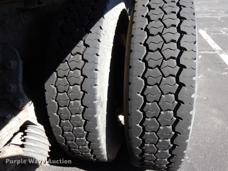 image for item DF5931 2006 International 7400 dump truck