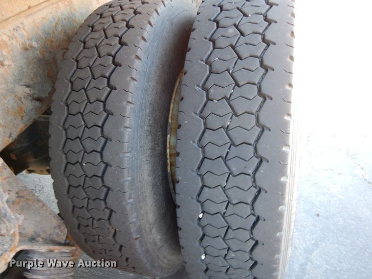 image for item DF5931 2006 International 7400 dump truck