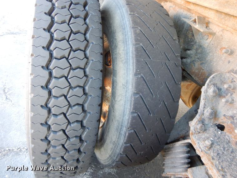 image for item DF5931 2006 International 7400 dump truck