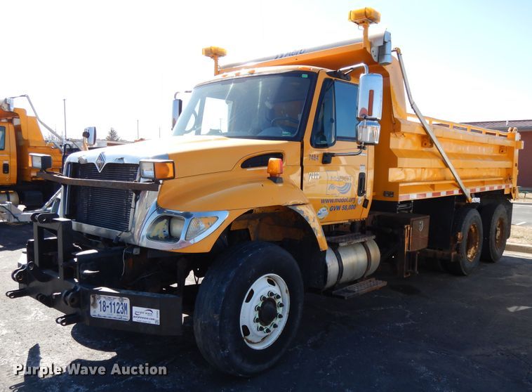 image for item DF5932 2006 International 7400 dump truck