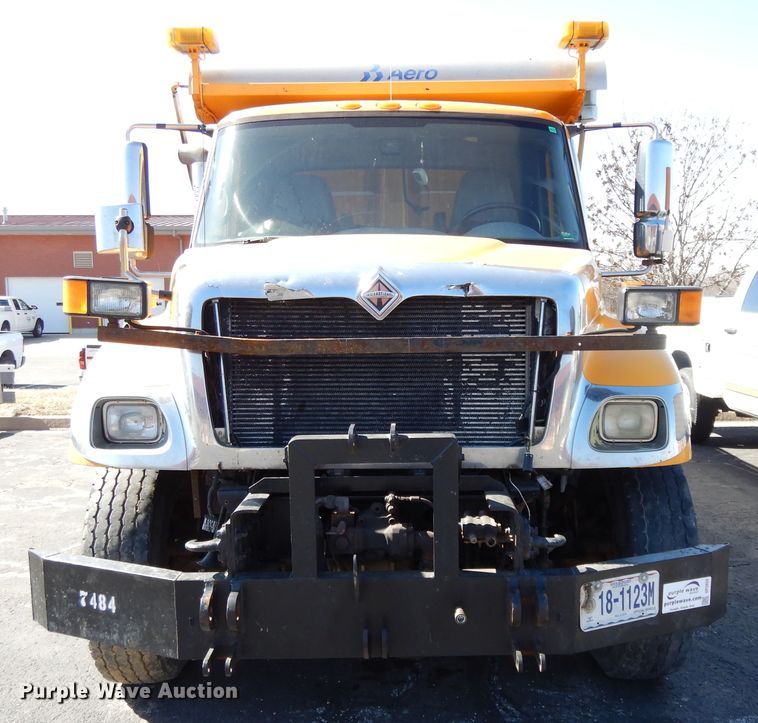 image for item DF5932 2006 International 7400 dump truck