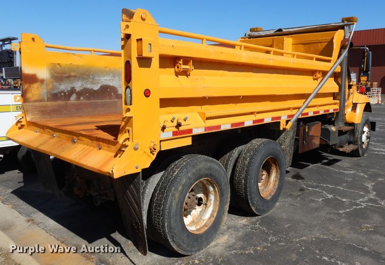 image for item DF5932 2006 International 7400 dump truck