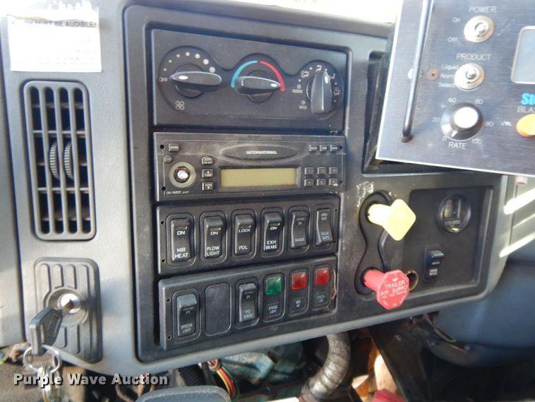 image for item DF5932 2006 International 7400 dump truck