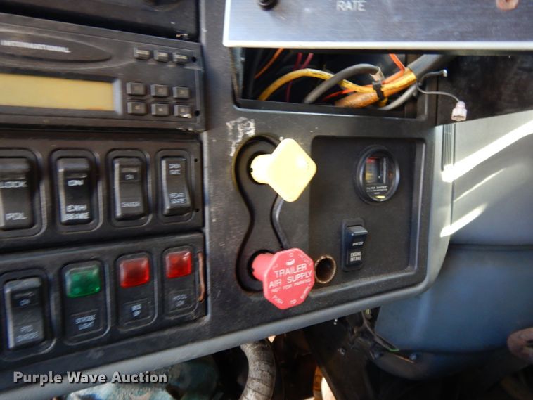 image for item DF5932 2006 International 7400 dump truck