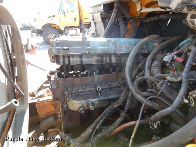 image for item DF5932 2006 International 7400 dump truck