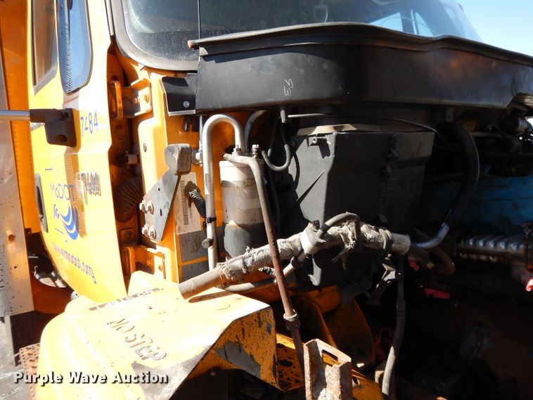 image for item DF5932 2006 International 7400 dump truck