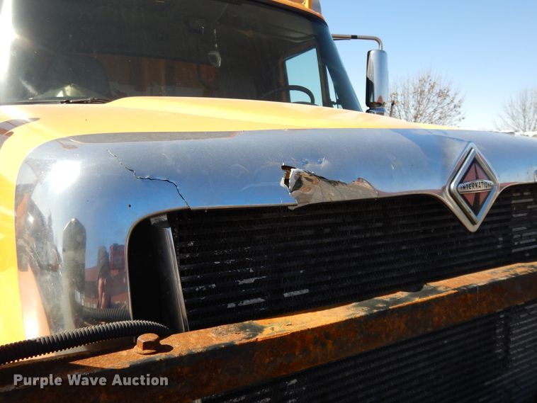 image for item DF5932 2006 International 7400 dump truck