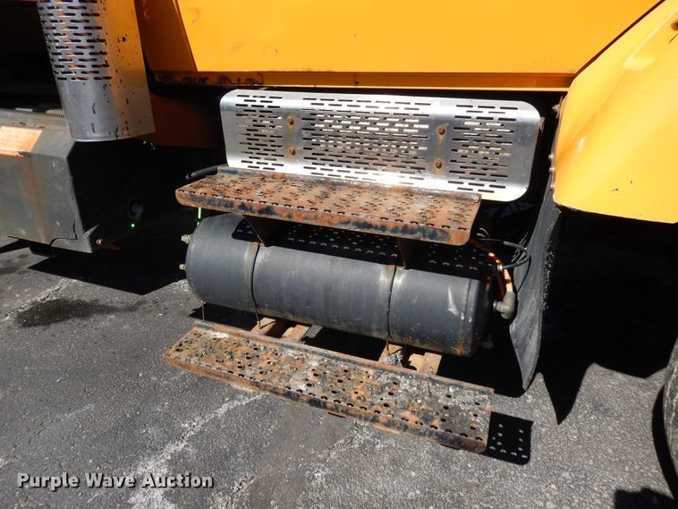 image for item DF5932 2006 International 7400 dump truck