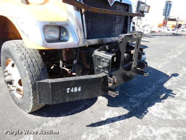 image for item DF5932 2006 International 7400 dump truck