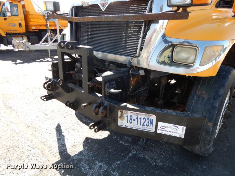 image for item DF5932 2006 International 7400 dump truck