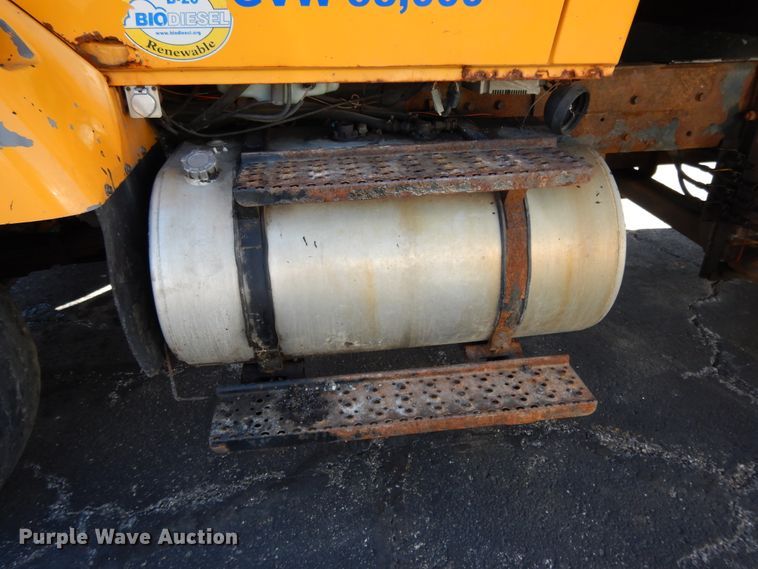 image for item DF5932 2006 International 7400 dump truck