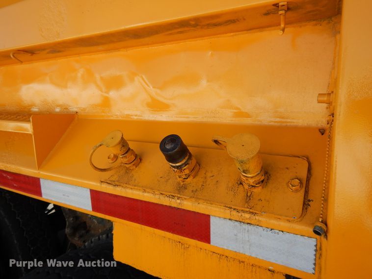 image for item DF5932 2006 International 7400 dump truck