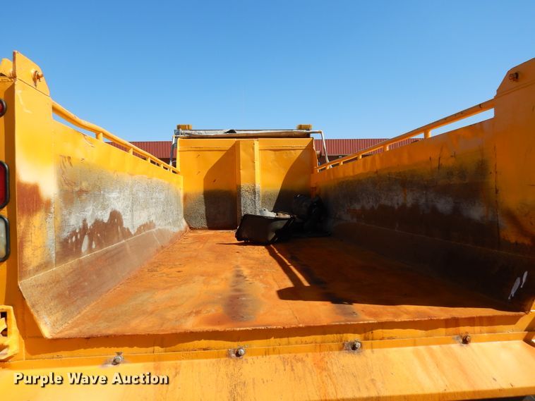image for item DF5932 2006 International 7400 dump truck