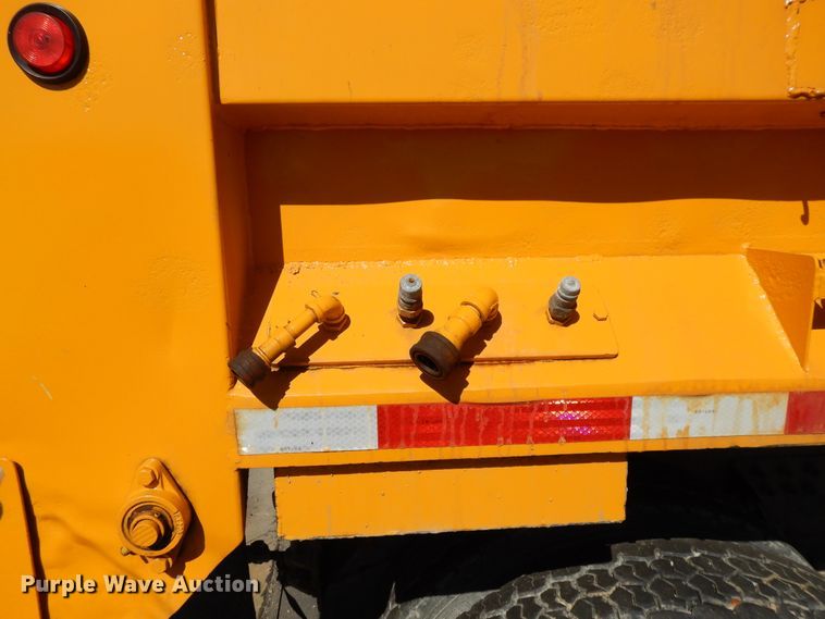 image for item DF5932 2006 International 7400 dump truck