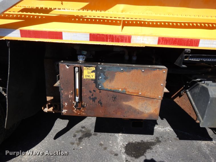 image for item DF5932 2006 International 7400 dump truck