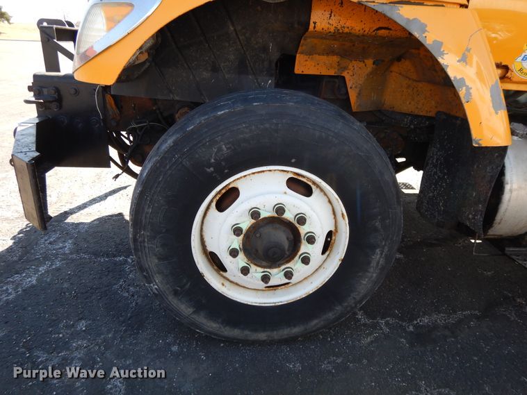 image for item DF5932 2006 International 7400 dump truck