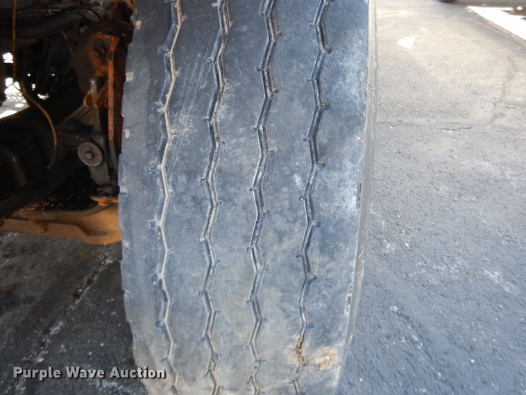 image for item DF5932 2006 International 7400 dump truck