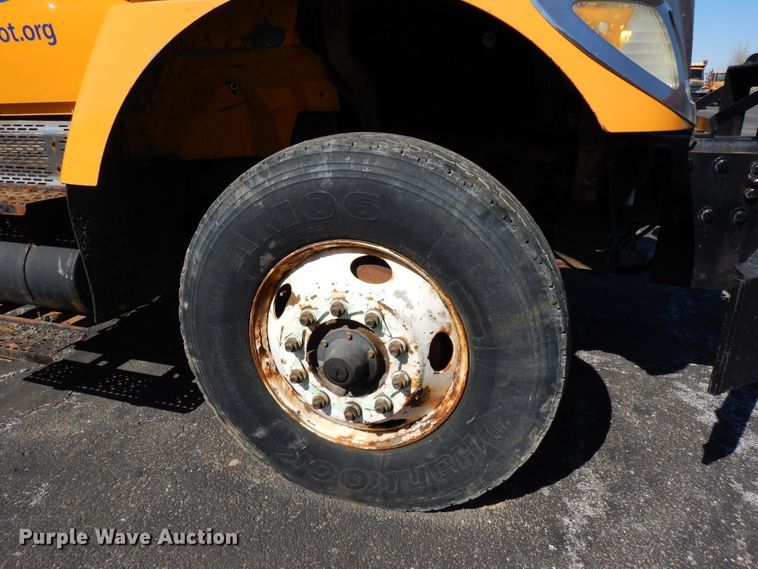 image for item DF5932 2006 International 7400 dump truck