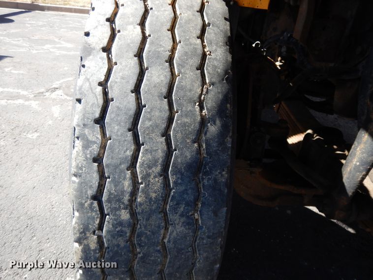 image for item DF5932 2006 International 7400 dump truck