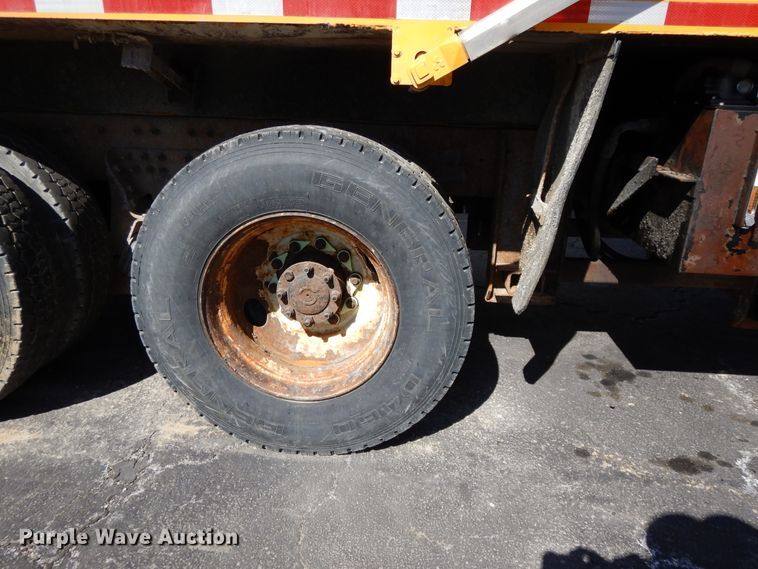 image for item DF5932 2006 International 7400 dump truck