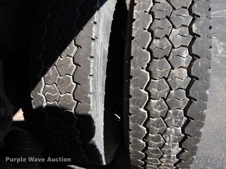 image for item DF5932 2006 International 7400 dump truck